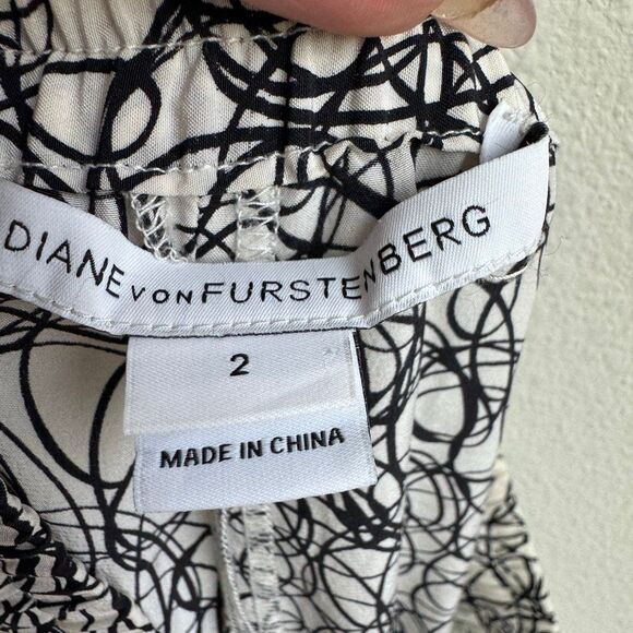 Diane Von Furstenberg 100% Silk Abstract Office Career Wear Pants Size 2 XS - Picture 6 of 8